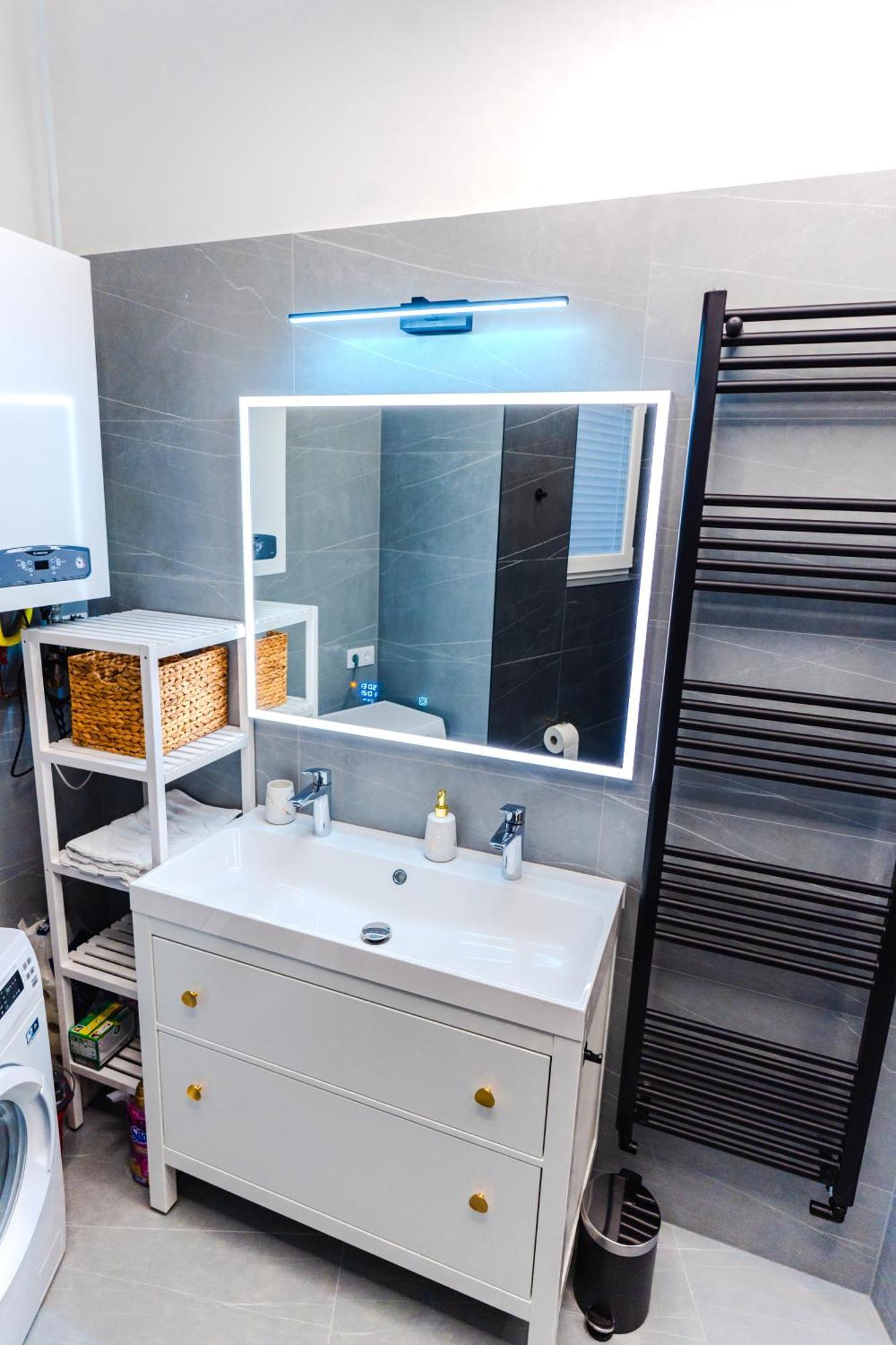 2 Bedrooms And 1 Living Your Modern In Apartment Budapest