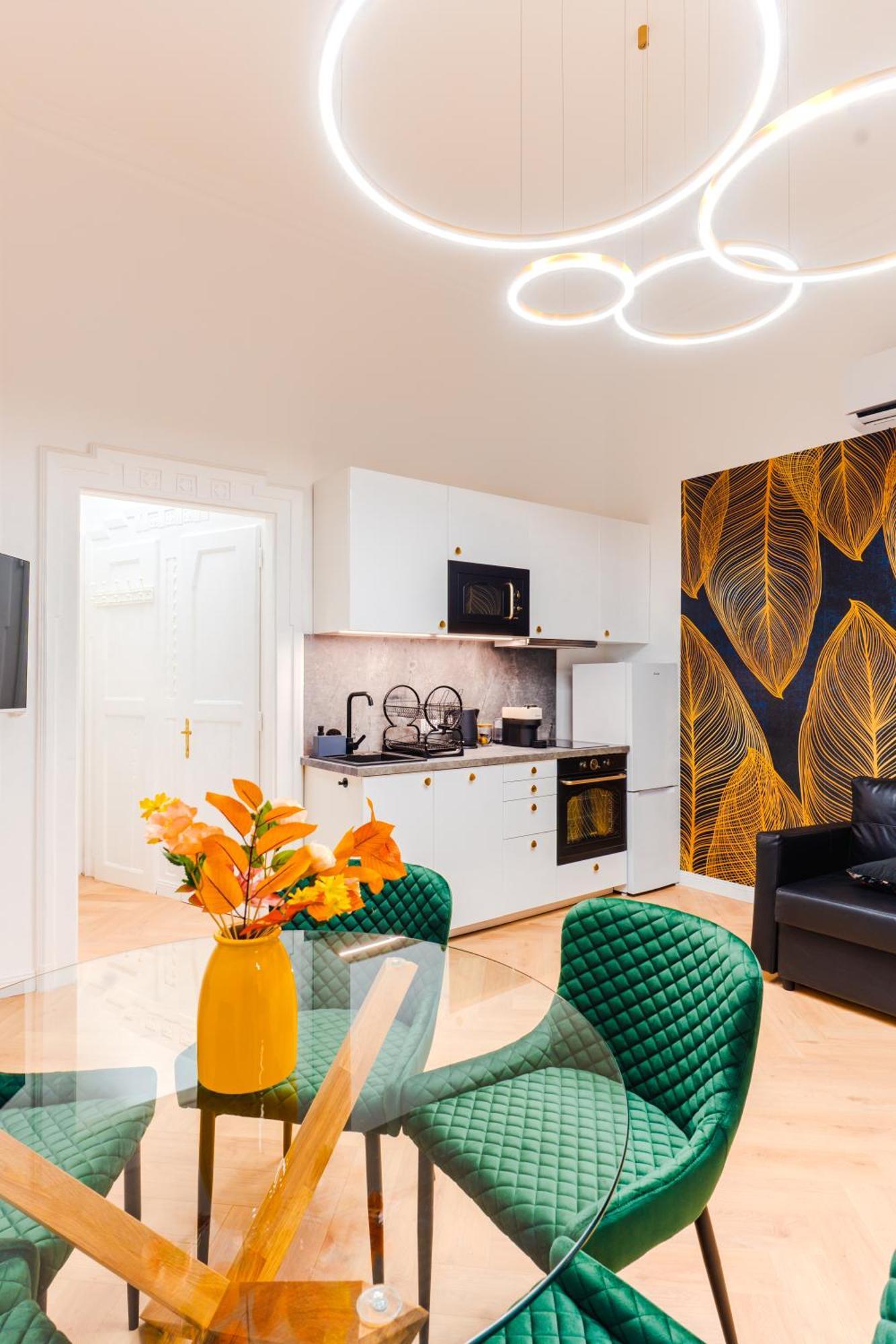 2 Bedrooms And 1 Living Your Modern In Apartmán