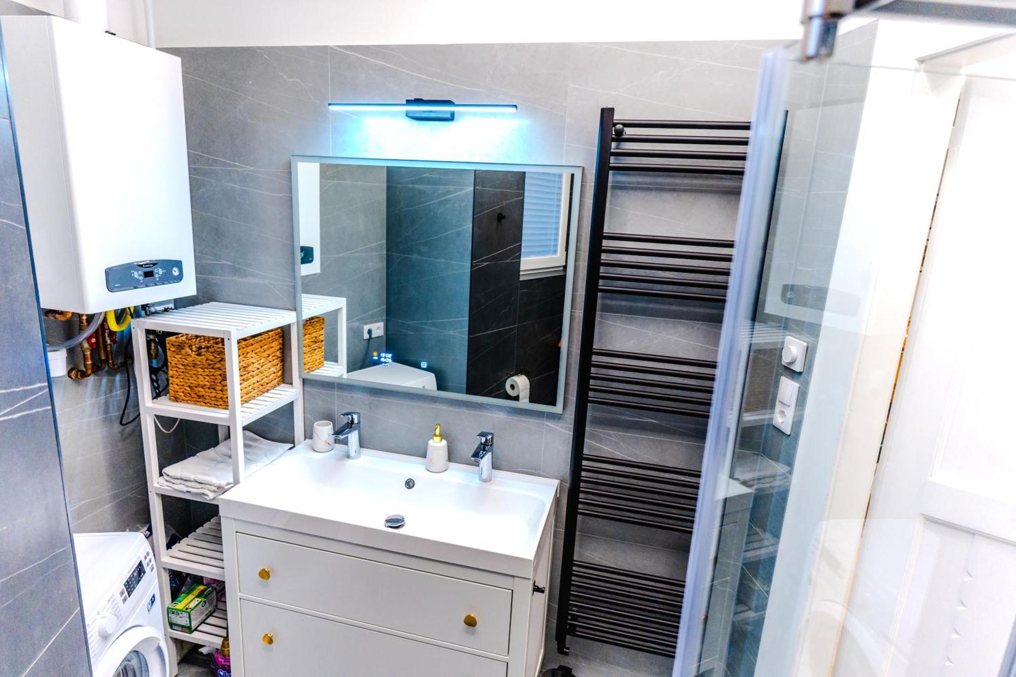 2 Bedrooms And 1 Living Your Modern In Будапешт