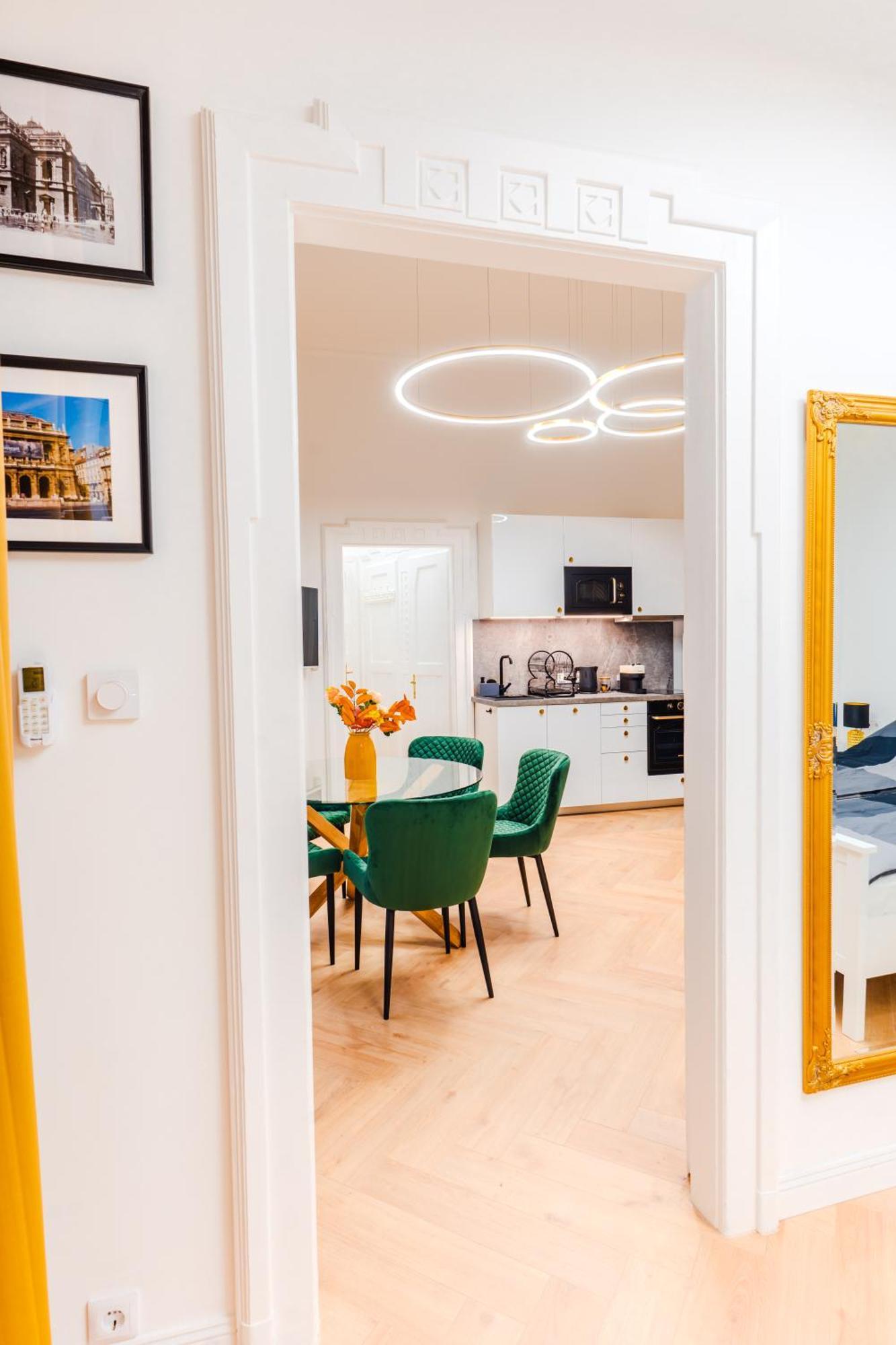 2 Bedrooms And 1 Living Your Modern In Апартаменти Будапешт